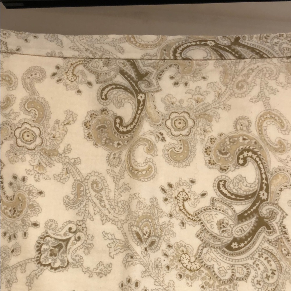Elegant Cream Paisley Skirt - Picture 3 of 12
